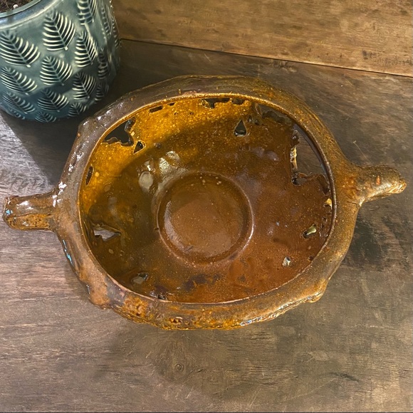 Two Handled Leaf Patterned Pottery Bowl - Stamped “ 9100 “ - Picture 4 of 7